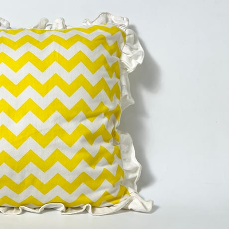 USED ZIG-ZAG PATTERN COTTON CUSHION