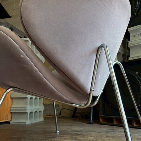 USED METAL FRAME SUEDE LOUNGE CHAIR