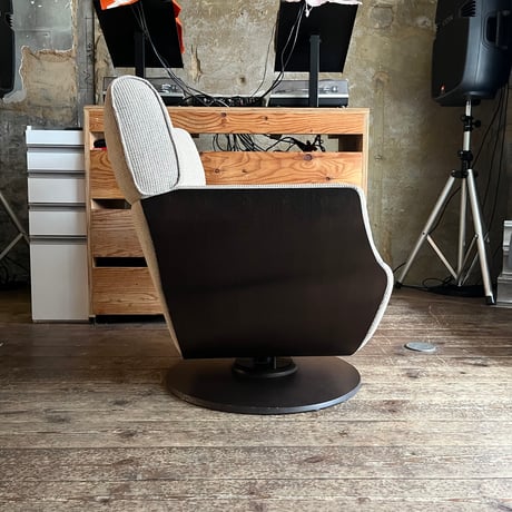 JAPAN USED “FUJI FURNITURE / TAPIO” WALNUT FRAME LOUNGE ARM CHAIR