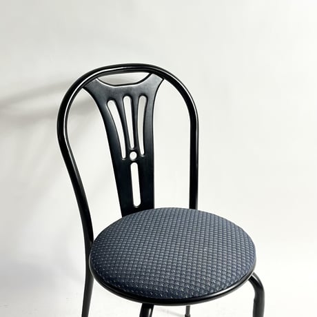 USED IRON LEG FABRIC CHAIR