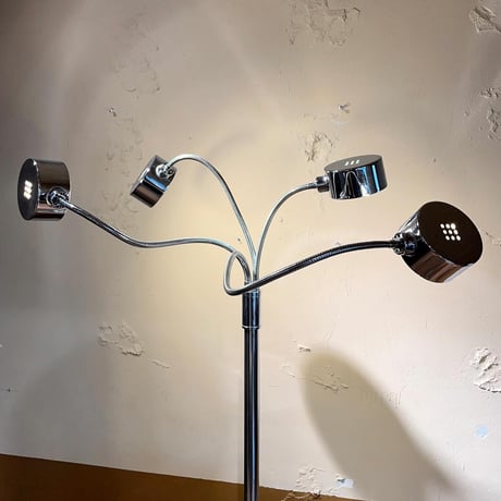 USED METAL 4 HEAD ADJUSTABLE STAND LAMP