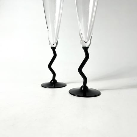 USED ZIG ZAG STEM CHAMPAGNE GLASS SET