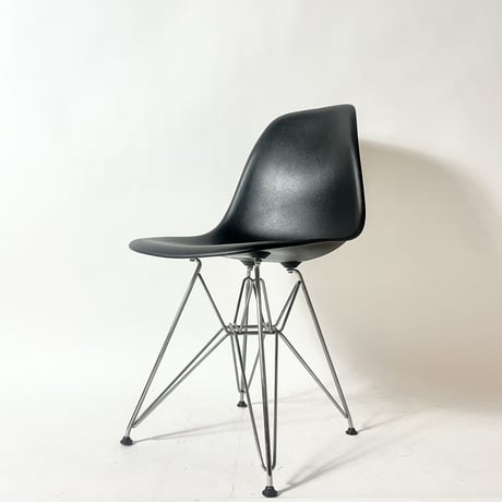USED / "HERMAN MILLER / EAMES" SHELL CHAIR