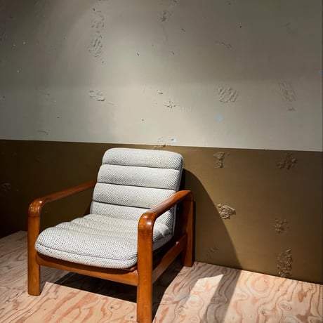JAPAN USED "KARIMOKU" WOODEN FLAME ARM CHAIR