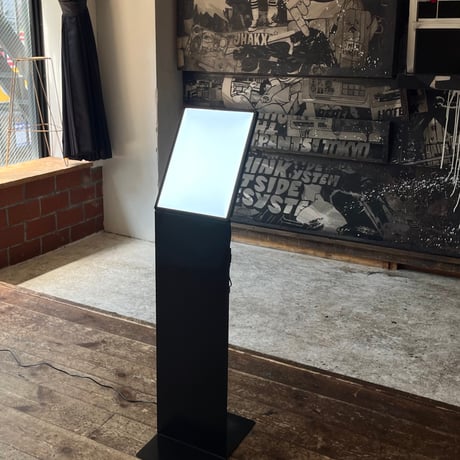 USED LIGHTNING SIGN STAND