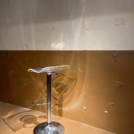 USED IRON LEG ACRYLIC SEAT CHAIR
