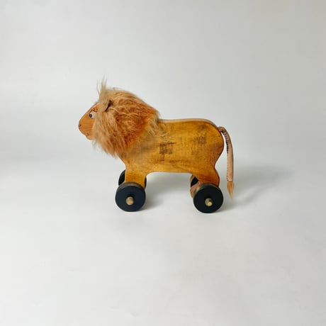 USED LION WOODEN TOY
