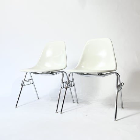 USED 90'S "HERMAN MILLER / EAMES" STACKING SHELL CHAIR