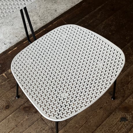 USED STEEL LEG PLASTIC CHAIR