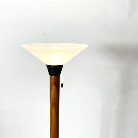 USED WOODEN LEG PLASTICS SHADE FLOOR LAMP