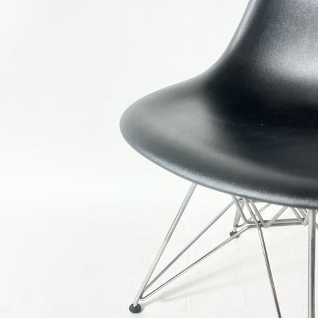 USED / "HERMAN MILLER / EAMES" SHELL CHAIR