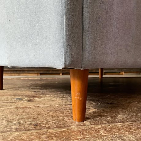 USED WOODEN LEG FABRIC 2P SOFA