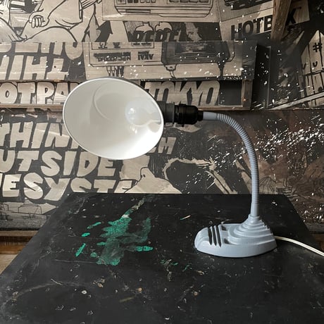 USED OLD SCHOOL TABLE LAMP