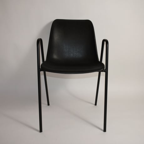 USED PLASTICS STACKING ARM CHAIR