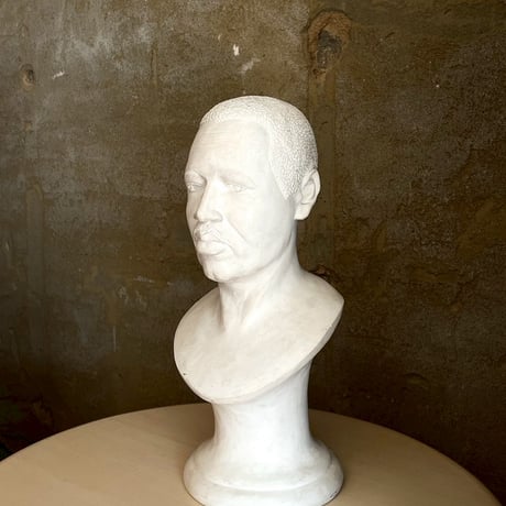 USED CERAMIC MAN OF A STATUE