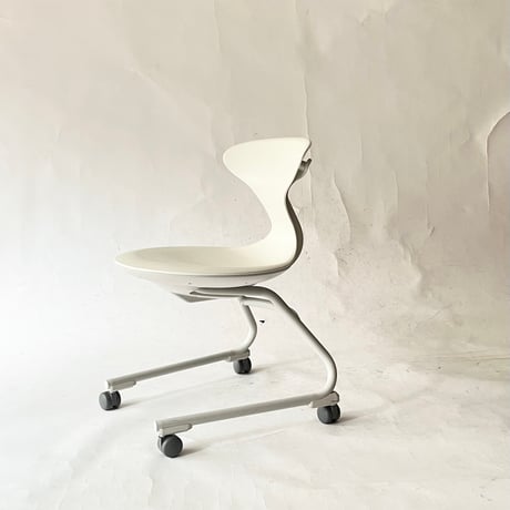JAPAN USED “KOKUYO” STEEL LEG PLASTIC CARRY CHAIRS