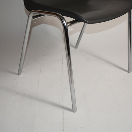 USED IRON LEG CHAIR