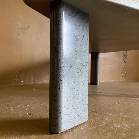 USED TRIANGLE LOW TABLE