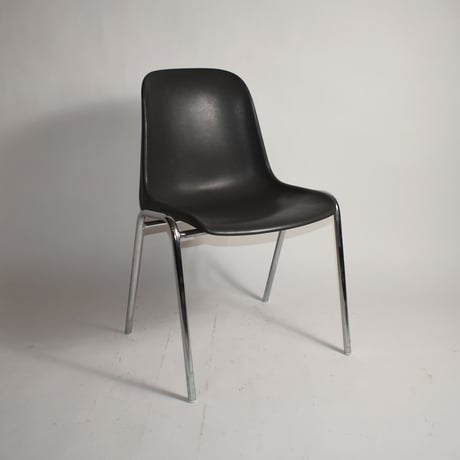 USED IRON LEG CHAIR