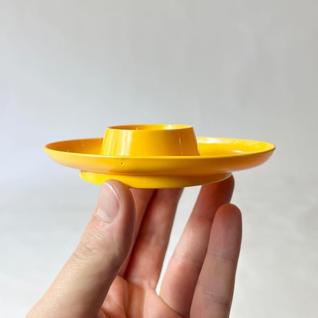 VINTAGE 60-70'S PLASTIC EGG CUPS