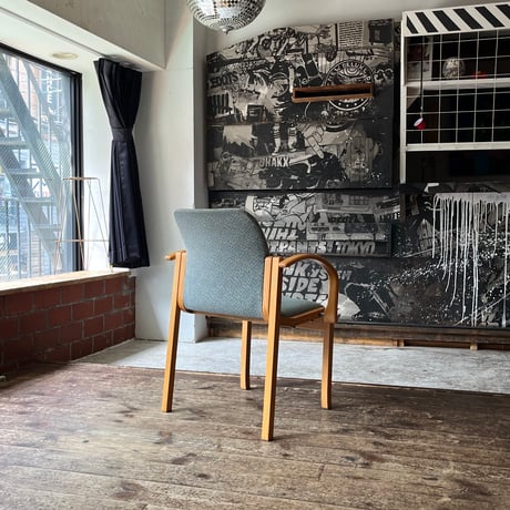 JAPAN USED “ITOKI” WOODEN FRAME FABRIC ARM CHAIR