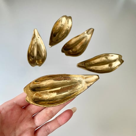 USED BRASS PETAL ASHTRAY