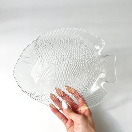 USED “ARCOROC” CLEAR GLASS FISH SHAPED SERVING PLATE