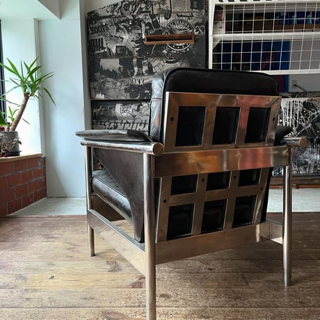 USED LEATHER SEAT IRON FRAME ARM CHAIR