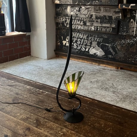 USED METAL FRAME RESIN SHADE STAND LAMP