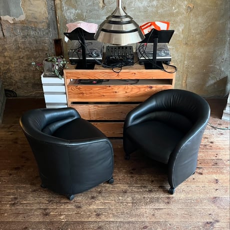 USED "JACK CARTWRIGHT" CARRY LEATHER LOUNGE CHAIR