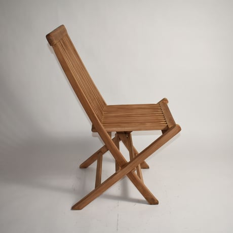 USED WOODEN FOLDING CHAIR