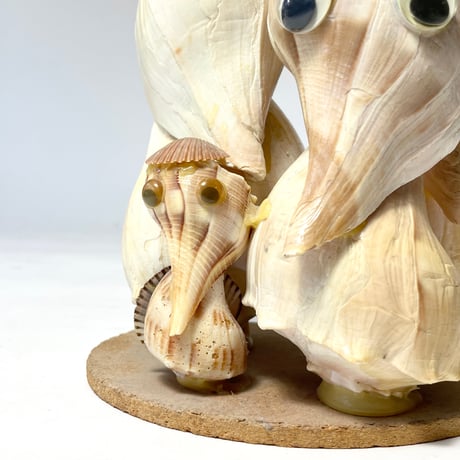 VINTAGE UNKNOWN ARTIST SHELL OBJECT