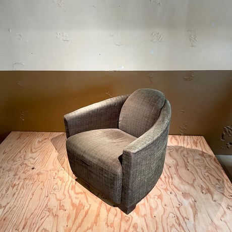 USED WOODEN LEG FABRIC ARM CHAIR