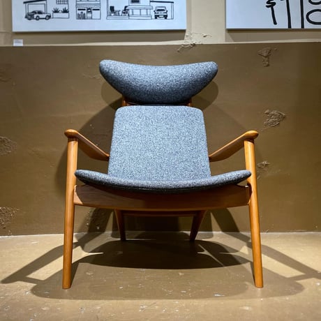 USED WOODEN FLAME FABRIC ARM CHAIR