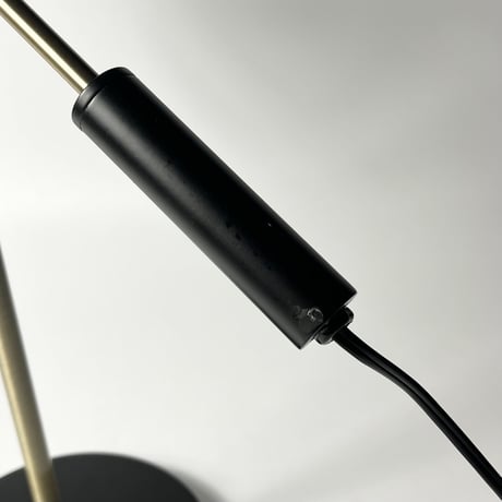 USED METALLIC ADJUSTABLE DESK LAMP