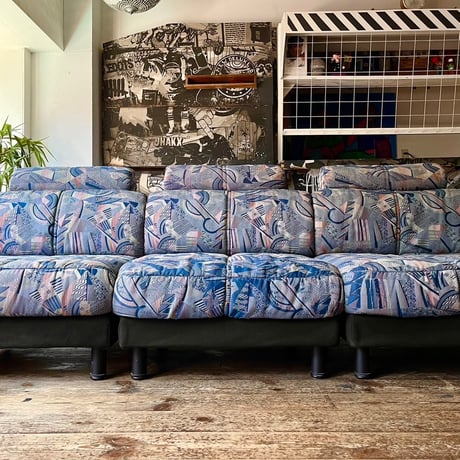 USED IRON LEG ABSTRACT FABRIC 4P SEPARATE COUCH SOFA