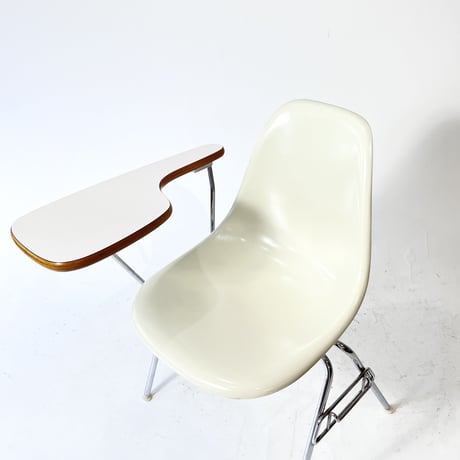 USED 90'S "HERMAN MILLER / EAMES" STACKING SIDE SHELL DESK CHAIR