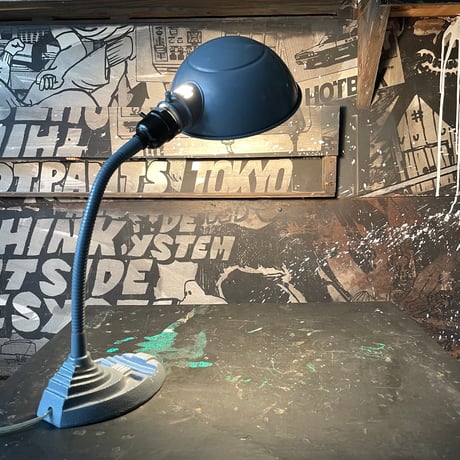 USED OLD SCHOOL TABLE LAMP