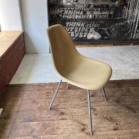 VINTAGE 50'S "HERMANMILER / EAMS" SHELL CHAIR