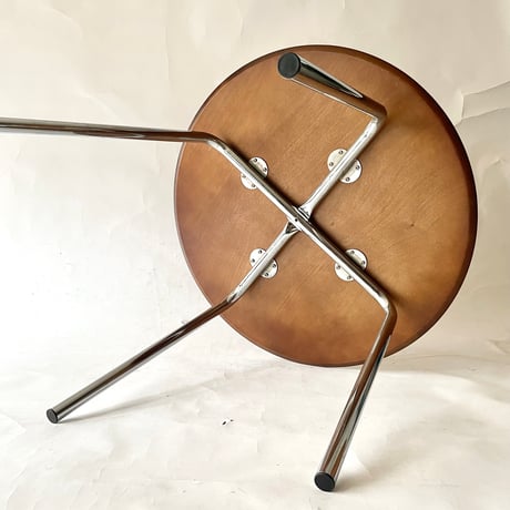 USED WOODEN ROUND TABLE