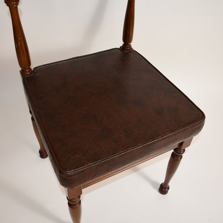 USED WOODEN CHAIR