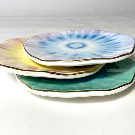 USED HANDMADE TIE DYE CERAMIC PLATE