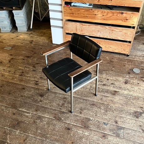 JAPAN VINTAGE 70S “HOUTOKU” STEEL FRAME VINYL LEATHER WOODEN ARM CHAIRS