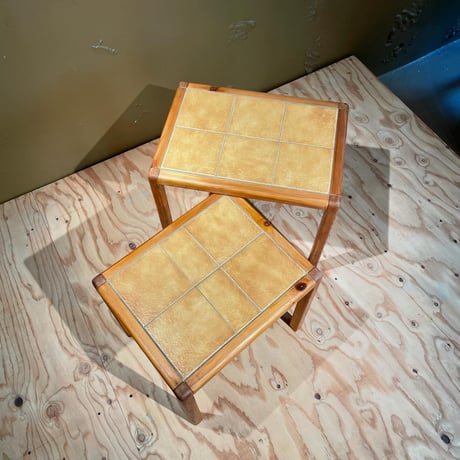 USED WOODEN TILE BOARD NEST TABLE