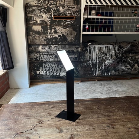 USED LIGHTNING SIGN STAND