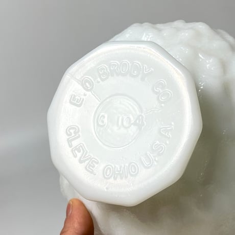 VINTAGE 60S “E.O.BRODY” MILK GLASS PLANTER VASE