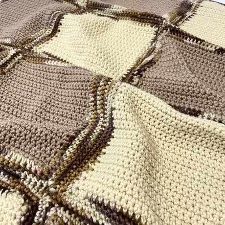 USED HANDMADE ACRYLIC RUG
