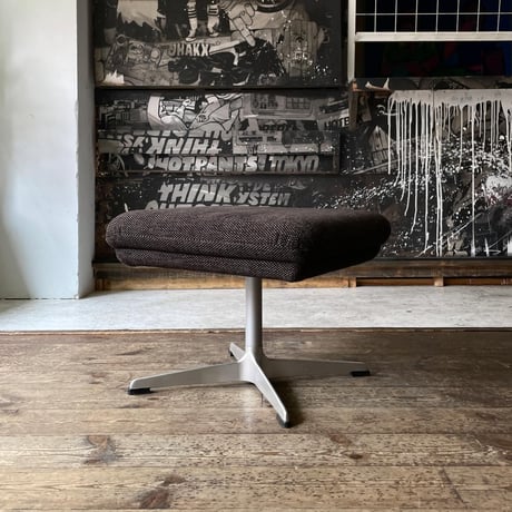 USED STEEL LEG FABRIC OTTOMAN
