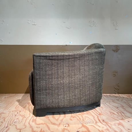 USED WOODEN LEG FABRIC ARM CHAIR