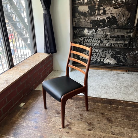 USED WOODEN LEATHER SEAT CHAIR